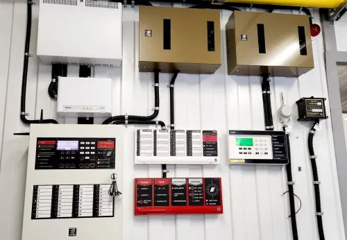 Three UPSs, switchgears, pre-commissioning and integration of the DG with switchgear for a hospital in Saint Petersburg – фото 8 из 23