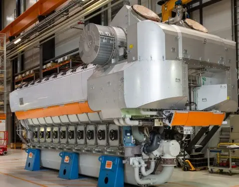 8V31DF Genset