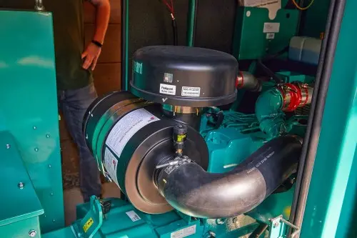 48 kW Cummins C66D encased diesel generator with an ATS for a cottage in the resort district of Saint Petersburg – фото 6 из 10