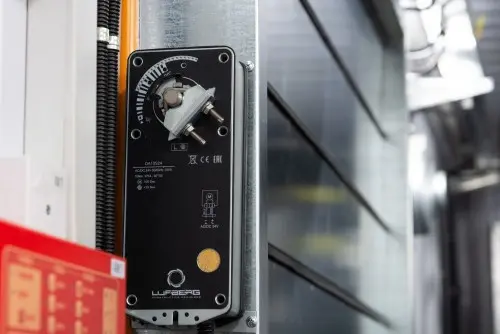 818 kW containerized diesel genset with a British Perkins engine and a Stamford generator for PLAZMA shopping and entertainment center in Murmansk – фото 41 из 70