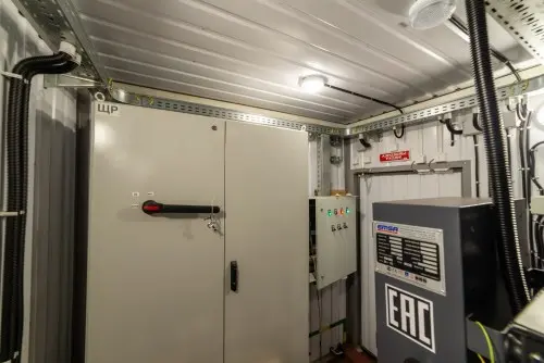 818 kW containerized diesel genset with a British Perkins engine and a Stamford generator for PLAZMA shopping and entertainment center in Murmansk – фото 14 из 70