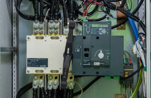 Installing a diesel genset, pre-commissioning and connecting an automatic circuit breaker for Pokrov hospital in Saint Petersburg – фото 16 из 23