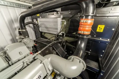 818 kW containerized diesel genset with a British Perkins engine and a Stamford generator for PLAZMA shopping and entertainment center in Murmansk – фото 11 из 70