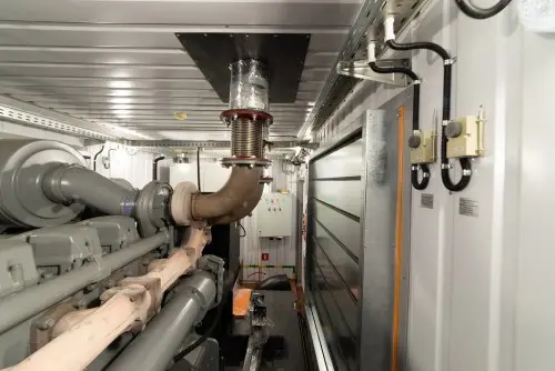 818 kW containerized diesel genset with a British Perkins engine and a Stamford generator for PLAZMA shopping and entertainment center in Murmansk – фото 24 из 70