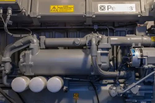 818 kW containerized diesel genset with a British Perkins engine and a Stamford generator for PLAZMA shopping and entertainment center in Murmansk – фото 61 из 70