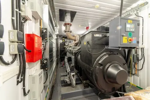 818 kW containerized diesel genset with a British Perkins engine and a Stamford generator for PLAZMA shopping and entertainment center in Murmansk – фото 17 из 70