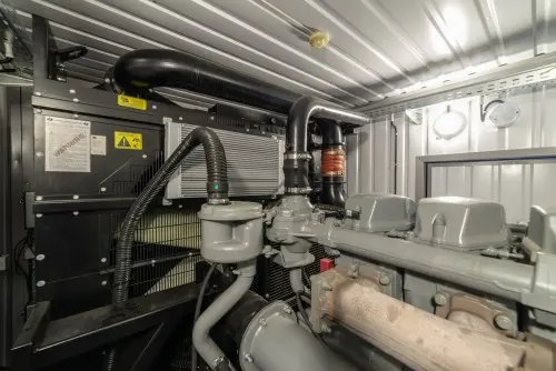 818 kW containerized diesel genset with a British Perkins engine and a Stamford generator for PLAZMA shopping and entertainment center in Murmansk – фото 27 из 70