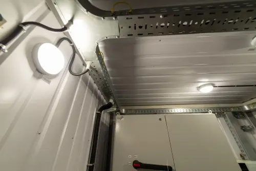 818 kW containerized diesel genset with a British Perkins engine and a Stamford generator for PLAZMA shopping and entertainment center in Murmansk – фото 16 из 70