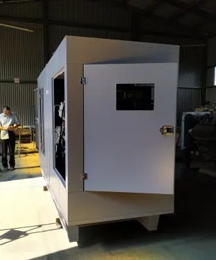 291 kW Cummins C400D5e diesel generator and customized enclosure for Novorossiysk seaport – фото 7 из 8