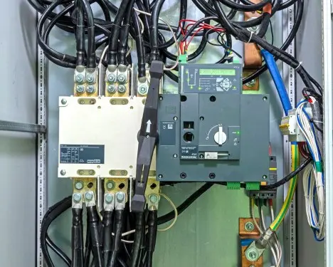 Installing a diesel genset, pre-commissioning and connecting an automatic circuit breaker for Pokrov hospital in Saint Petersburg – фото 20 из 23