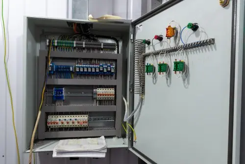 818 kW containerized diesel genset with a British Perkins engine and a Stamford generator for PLAZMA shopping and entertainment center in Murmansk – фото 56 из 70