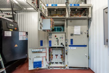 Четыре контейнера для ДГУ 1200 в параллели с РУ-6,З кВ для производства пиломатериалов – фото 10 из 15